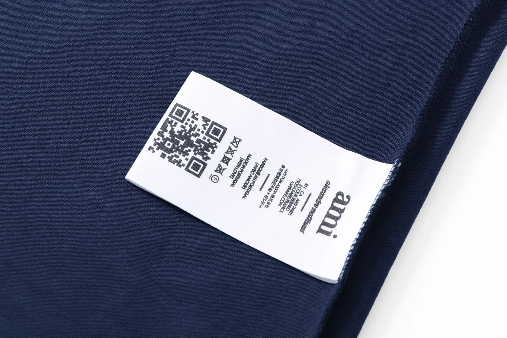 Style No.: A 007# P57 Ami 2026 Spring/Summer New Arrival T-shirt Short Sleeve The workmanship of this chapter is extremely cumbersome and complex. It uses water-soluble polyester and water-soluble thread to start the pattern, dye it, then air-dry, shape it, and then laser process the details. The process takes a long time, which distinguishes it from the junk version of the leaky bottom fabric on the market. We completely restore the correct version of the official website 1:1, with high-weight fabrics, synchronized detail routing, and restored official website letter embroidery, which is the only correct version on the entire network. Color: Apricot Red Black Red White Red Navy Blue Gray Apricot Black Sizes: S-XL